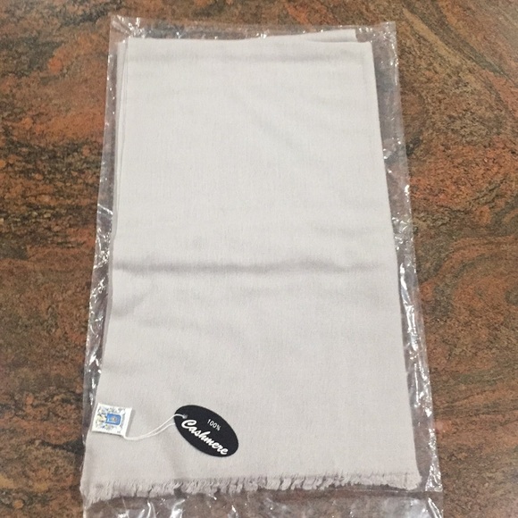 Portolano Silver Cashmere Scarf - Picture 3 of 3